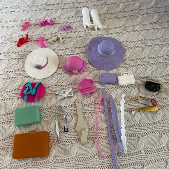 Barbie Other - VTG 1980s Barbie accessory lot. 25 pcs: shoes/cowboy boots, purses, belts, bags